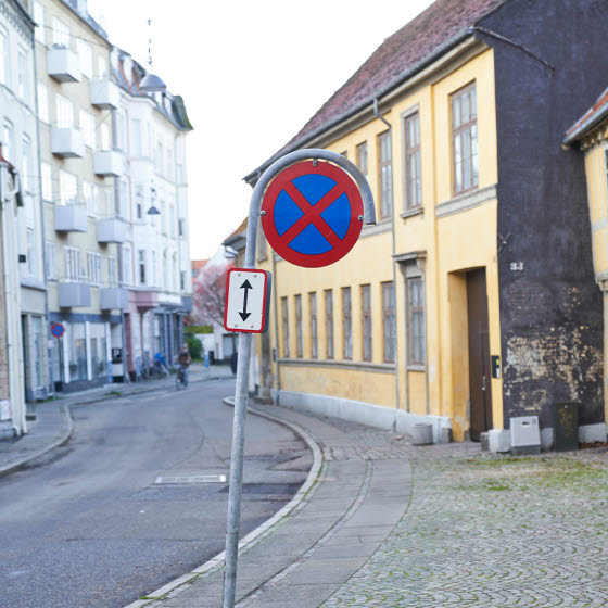 Skilt der betyder standsning forbudt